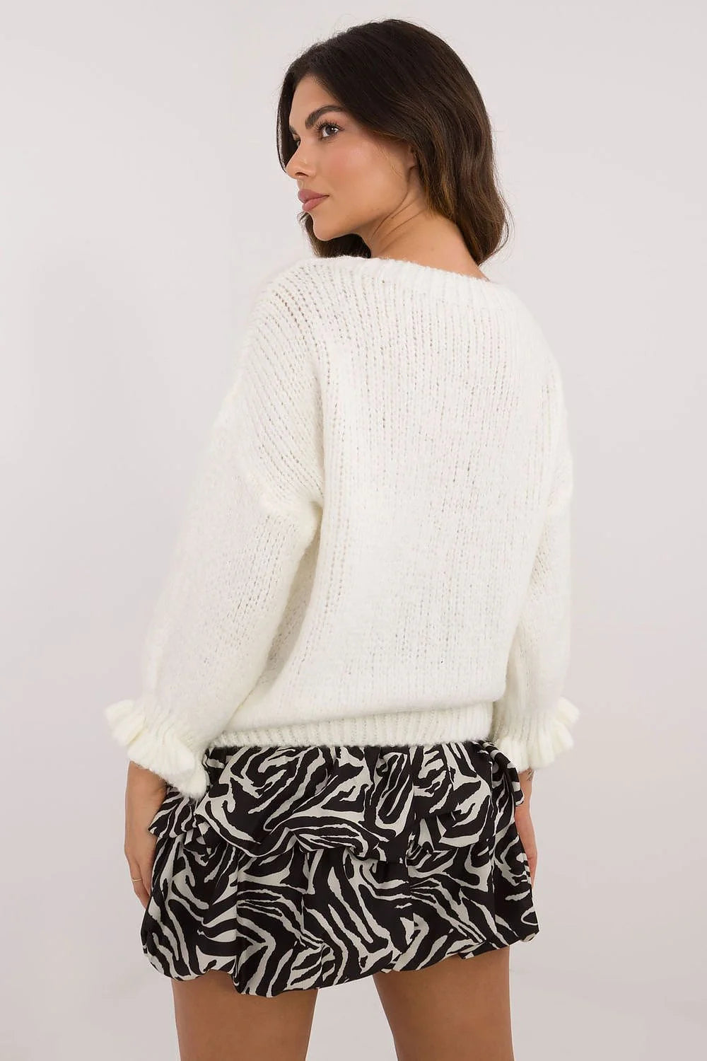 Pull blanc à volants longues manches jupe évasée imprimé zébré noir blanc tenue féminine mode été automne