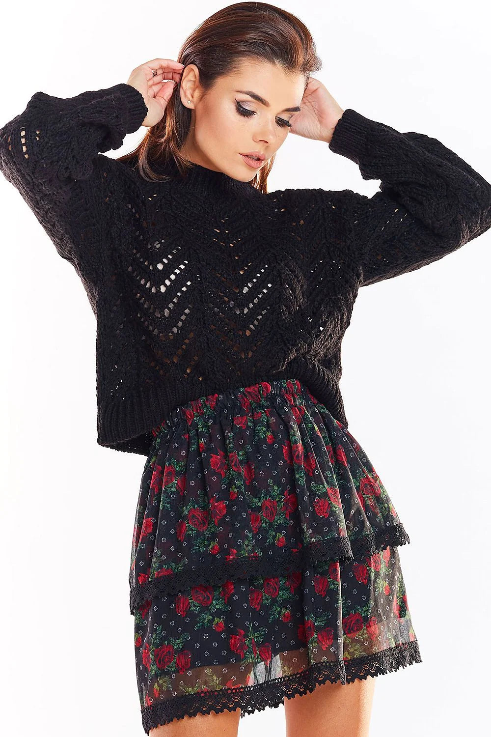 Jupe mini en dentelle élégante avec volants superposés, style chic pour mode contemporaine fashionistas