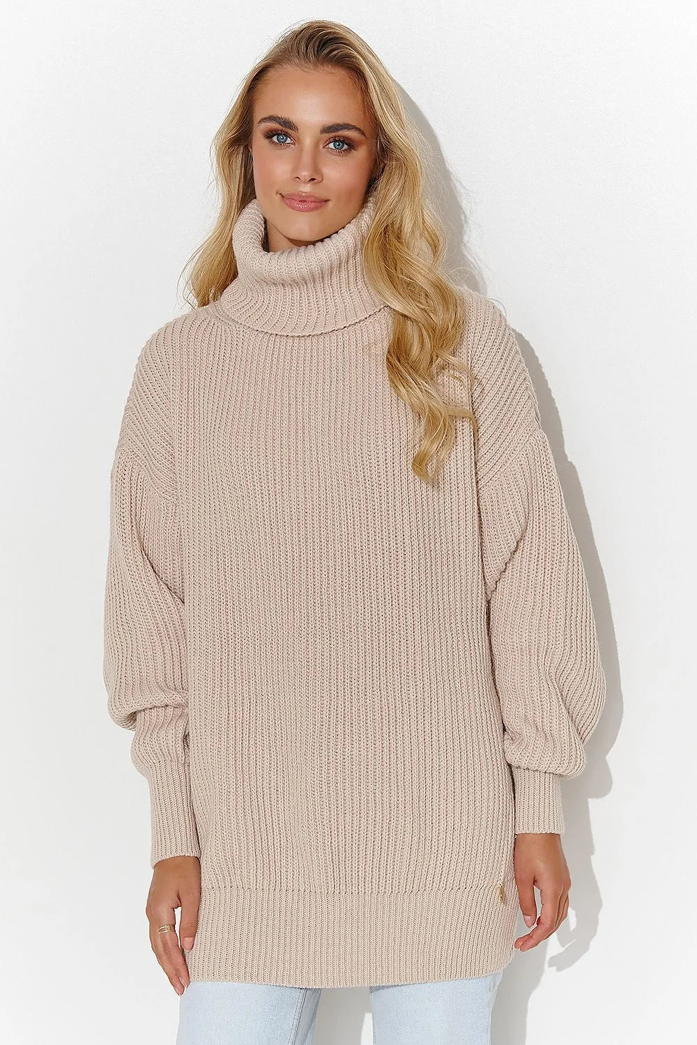 Pull féminin tricot col roulé molletonné maille serrée coupe ample manches longues coloris nude beige