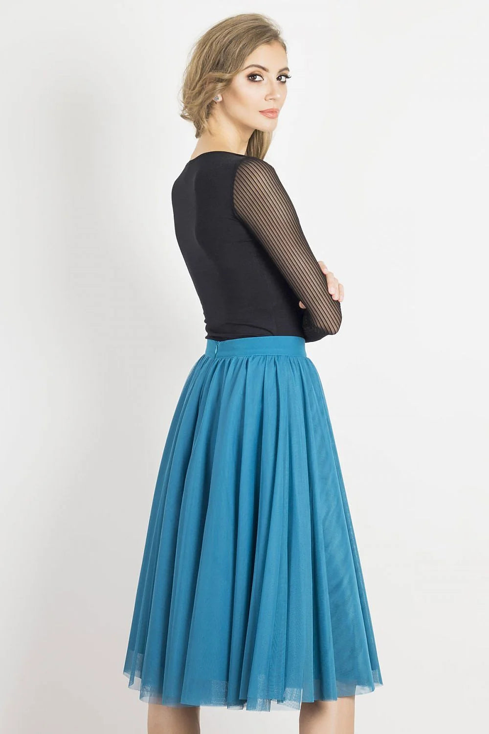 Tenue élégante femme haut jersey noir manches tulle jupe IVON bleu vif moderne chic