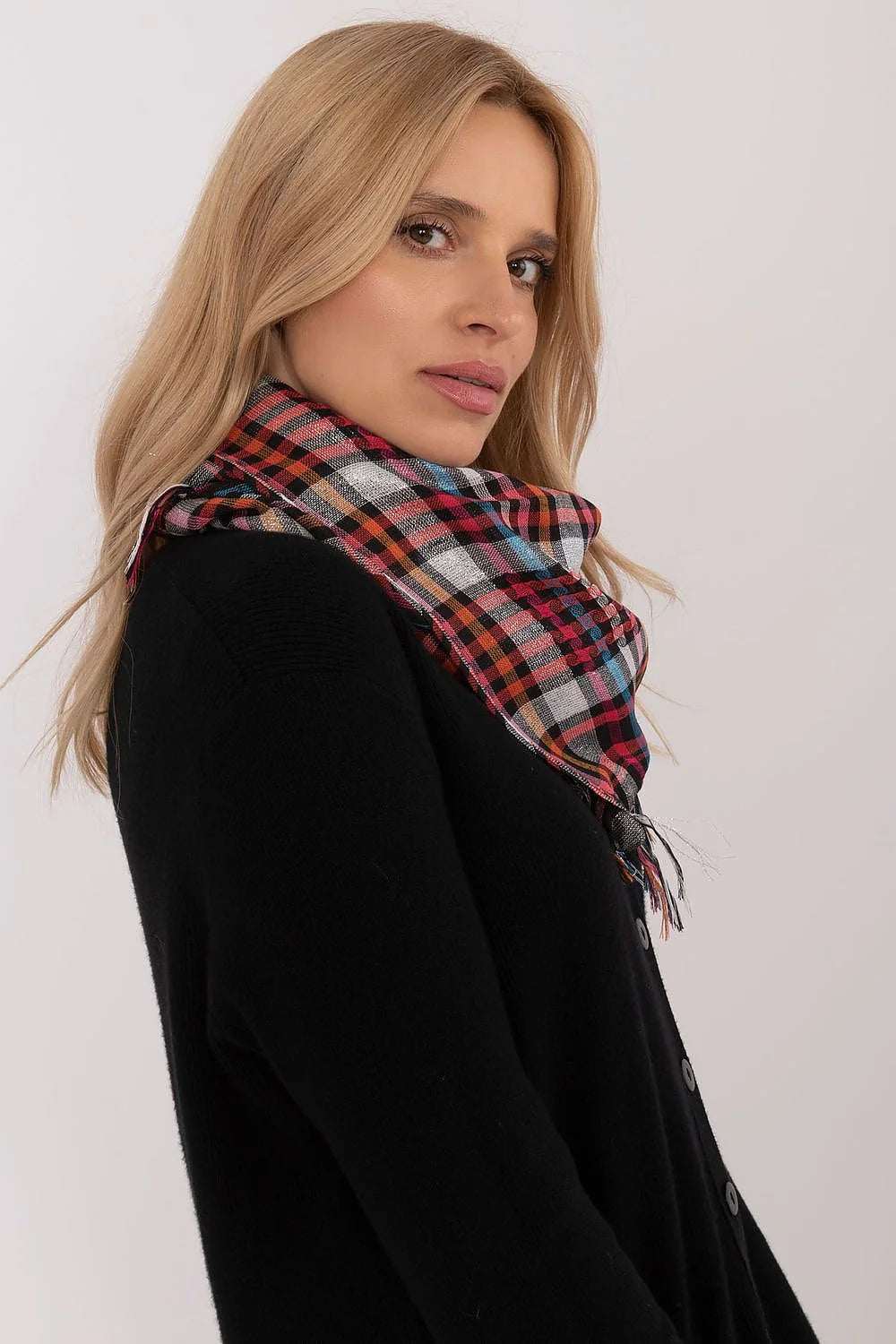 écharpe foulard carré carreaux tartan multicolore noir rouge bleu blanc franges tissé doux léger coton polyester polyvalent automne hiver chic
