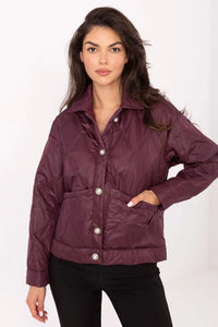 veste femme matelassée courte satinée prune coupe droite hanches col classique quilting losange boutons nacrés poches plaquées manches longues