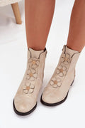 bottines femme montantes effet daim beige clair talon bas bloc semelle contrastée noire fermeture éclair latérale fleurs appliquées