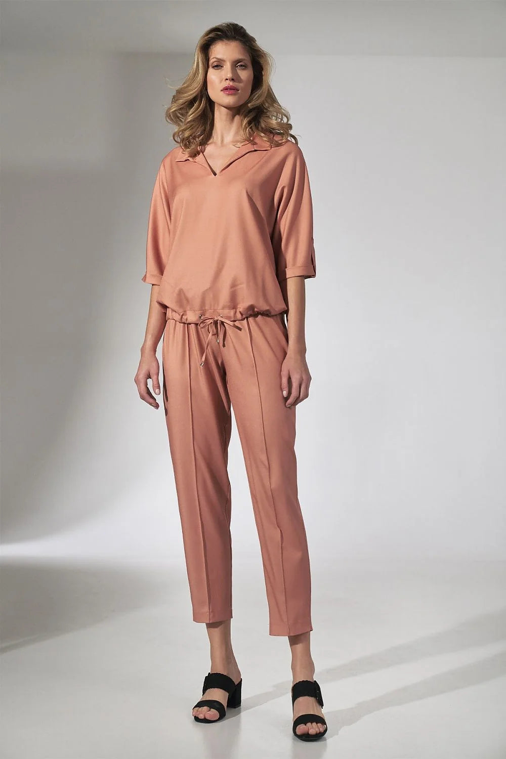 Ensemble détente satin pêche chic chemisier ample pantalon cordon serrage confort maison ou extérieur