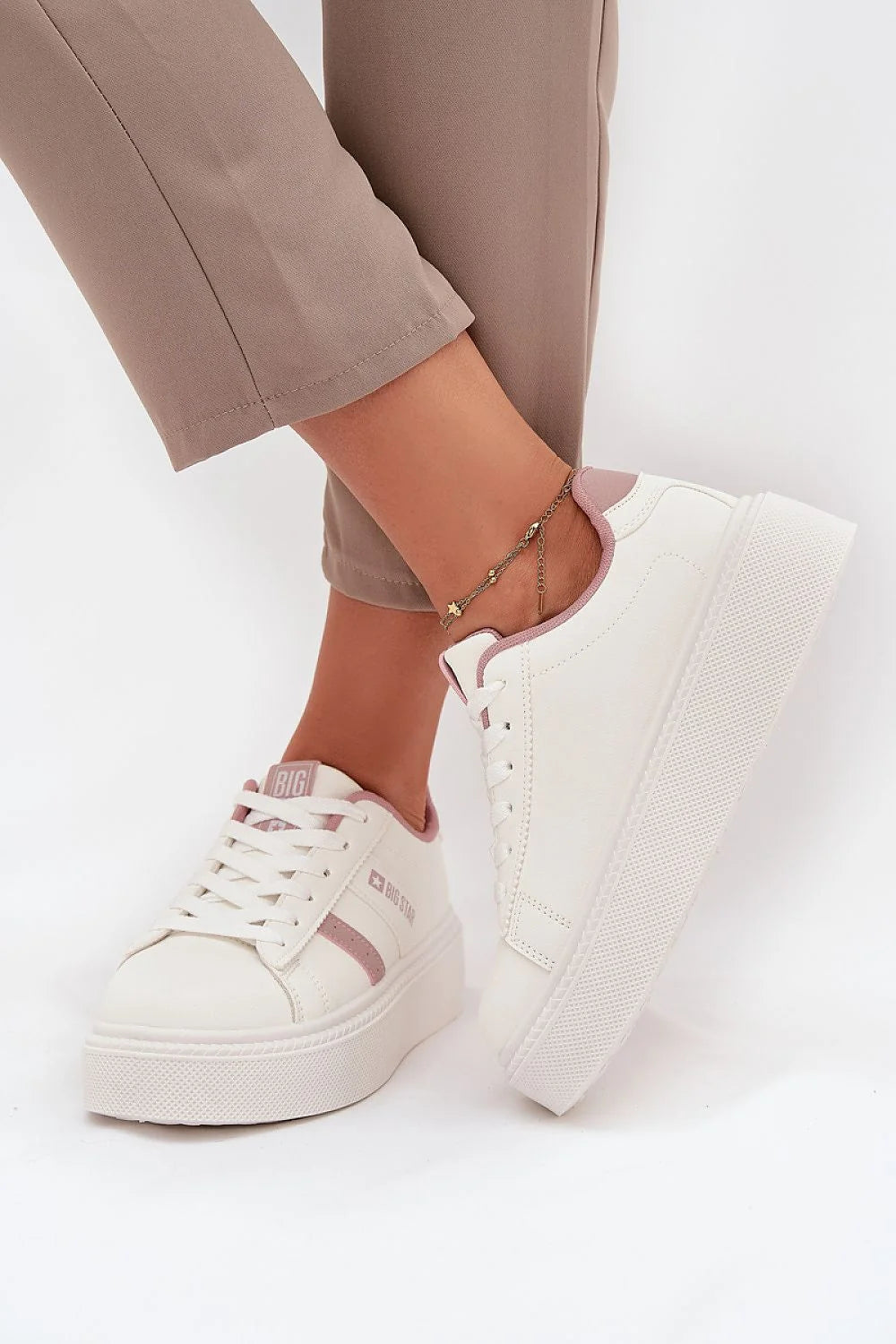baskets femme plateforme simili cuir blanc rose poudré lacets col rembourré semelle épaisse texturée bandes contrastantes logo BigStar