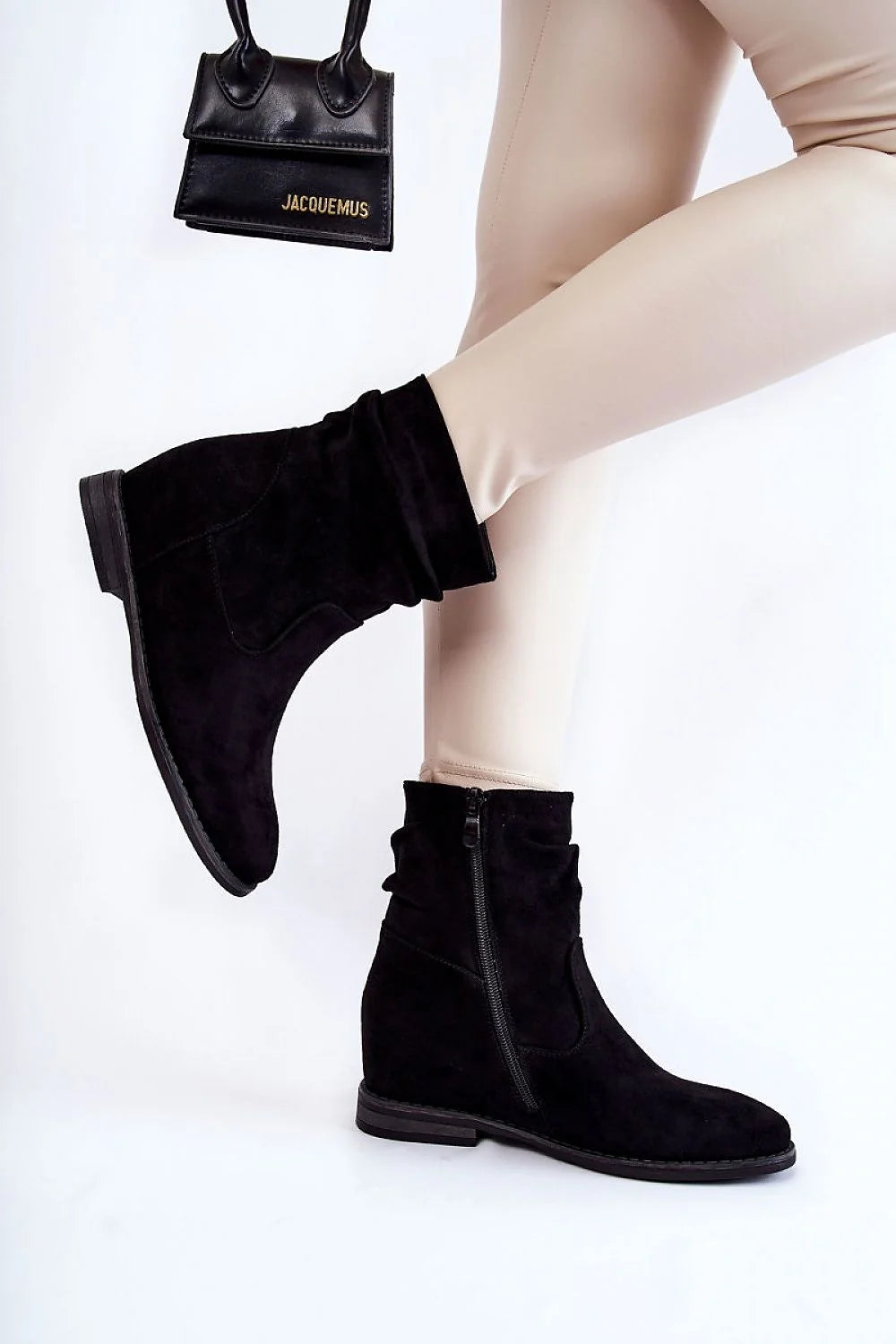 bottines cothurnes femme noires suédées écologiques talon caché rembourrés cheville zippées velours bout rond semelle compensée confortable minimaliste urbain polyvalent