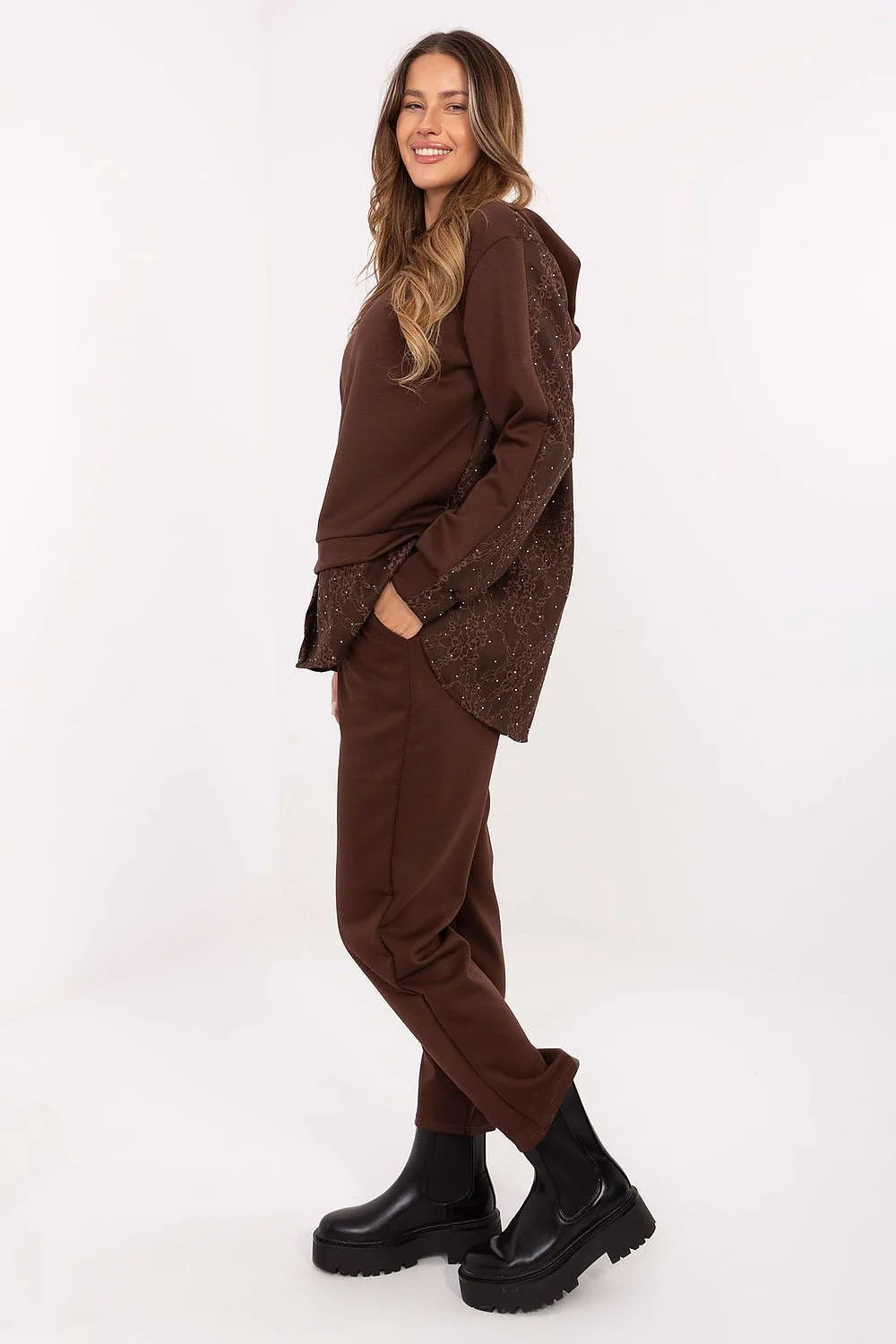 ensemble femme casual sweat capuche molleton chocolat broderie ajourée florale strass dentelle poches latérales pantalon fuselé viscose elasthanne