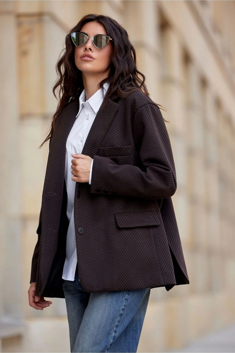 Veste Roco Fashion oversize design contemporain marron profond manches longues boutons assortis poches rabat femme