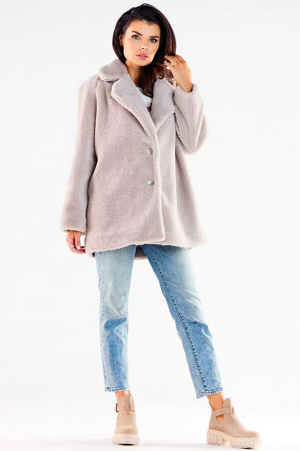 Manteau en fausse fourrure camel ample col large fermeture pressionnée poches latérales doublure en tissu polyester 100% Pologne femme automne hiver