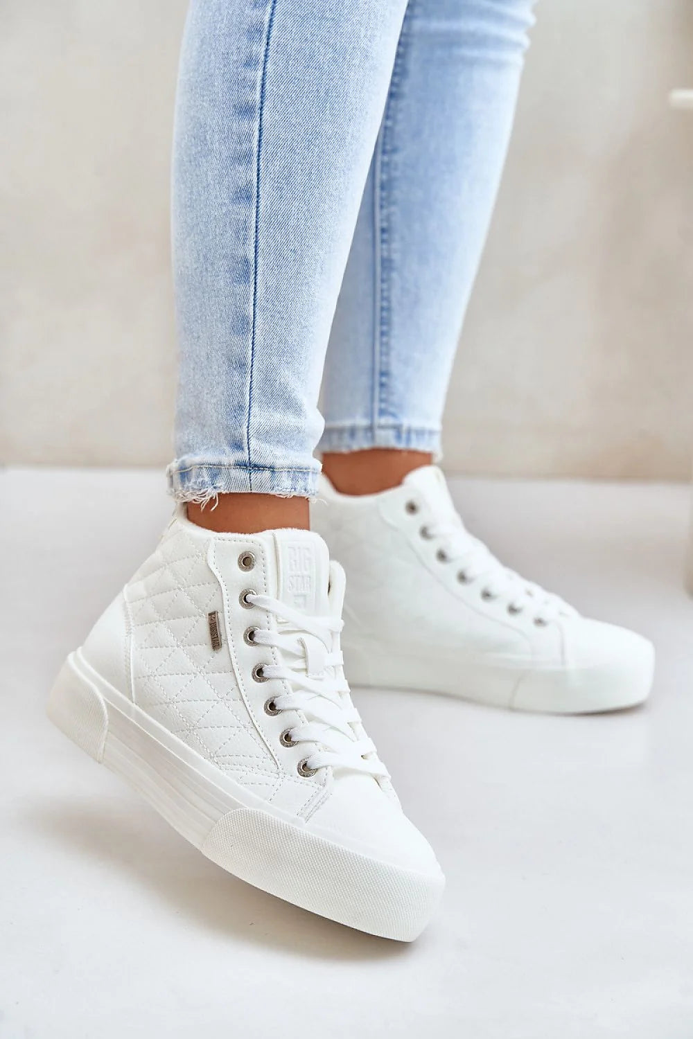 Baskets montantes pour femmes en cuir synthétique, design moderne, style urbain, confort et durabilité, parfait pour l'automne et l'hiver