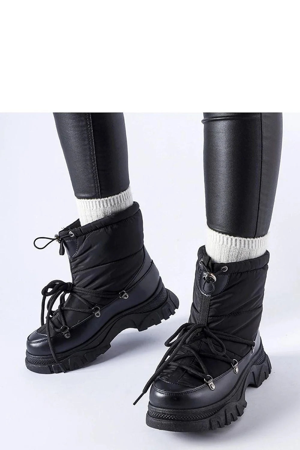 Bottes de neige pour femmes design moderne montantes doublées cuir synthétique nylon semelle caoutchouc noir métal argenté lacets double