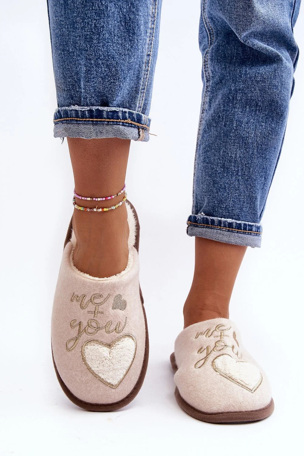 Pantoufles pour femmes en laine douce, style chic, semelle fourrure, confort intérieur, idéales pour l'hiver