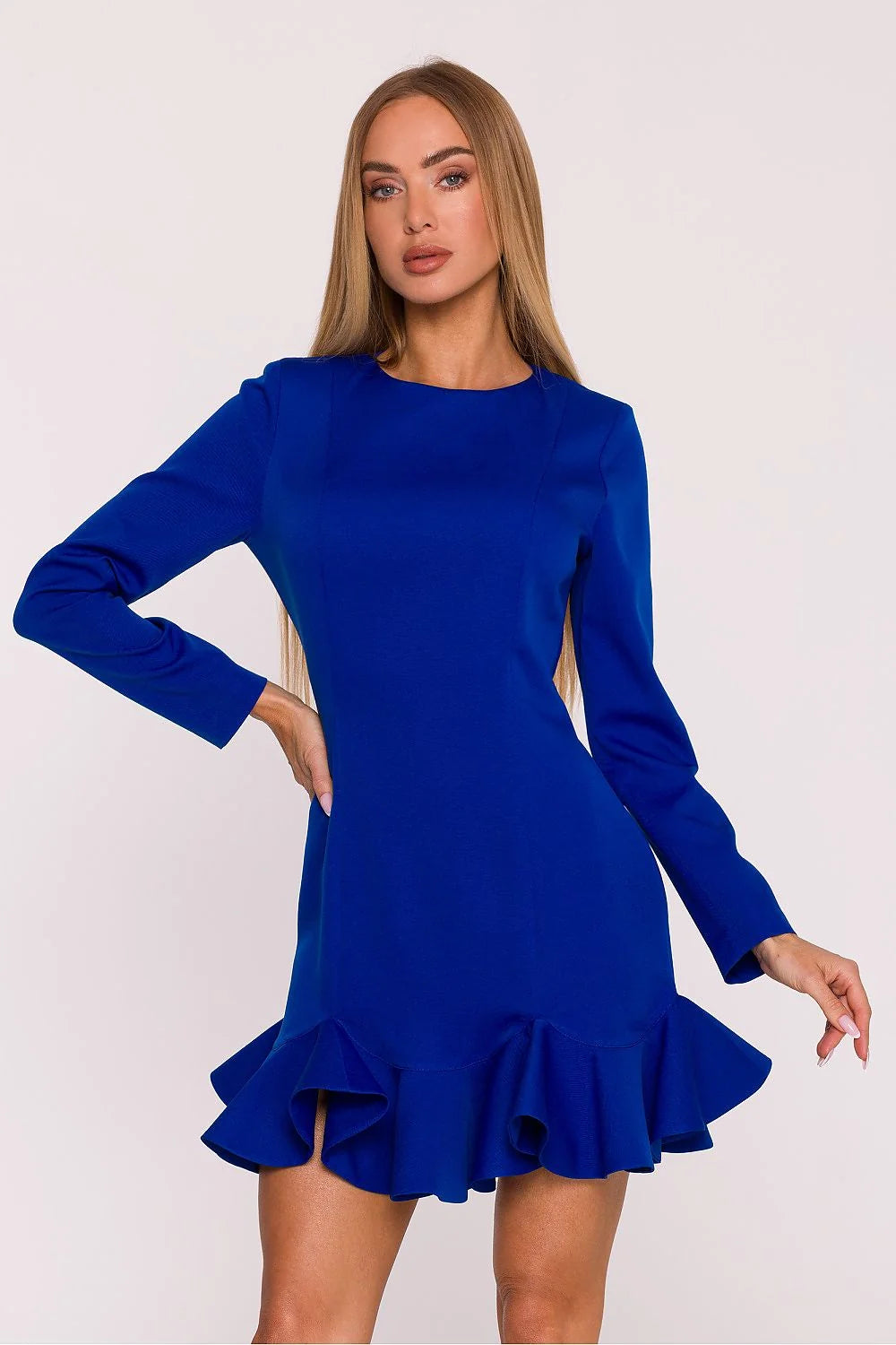 robe cocktail mini bleu cobalt manches longues encolure ronde coupe cintrée pinces tissu structuré ourlet volant prononcé élégante