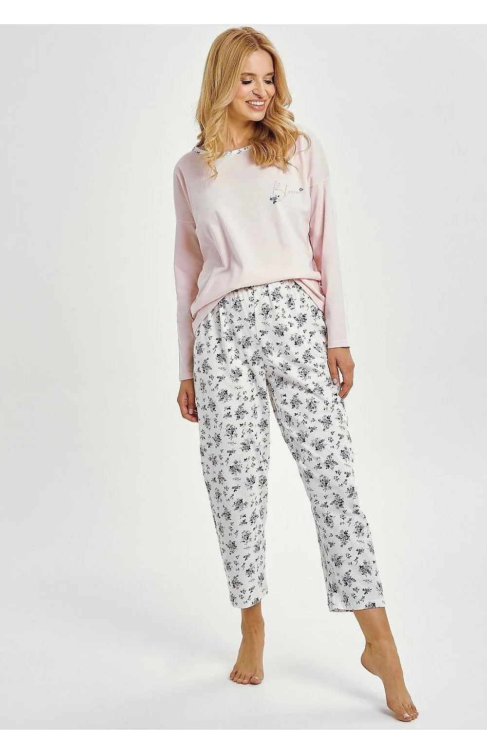pyjama femme deux pièces coton doux confortable manches longues encolure ronde rose pâle imprimé floral pantalon taille élastique