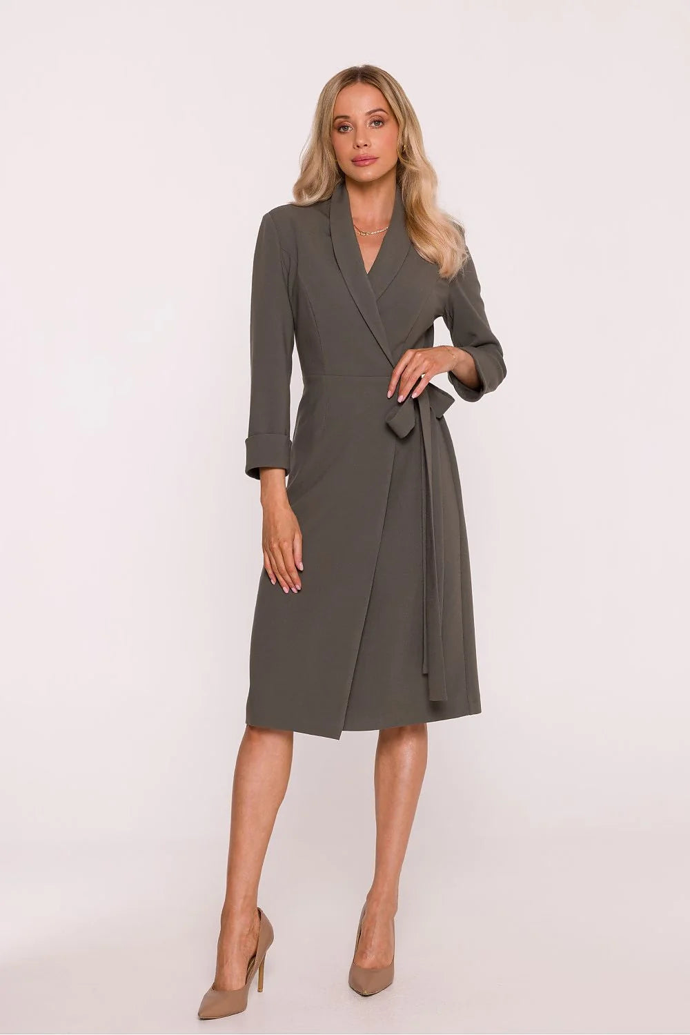 robe portefeuille blazer midi kaki taupe crêpe fluide col châle V manches trois quarts revers ceinture nouée taille cintrée élégante