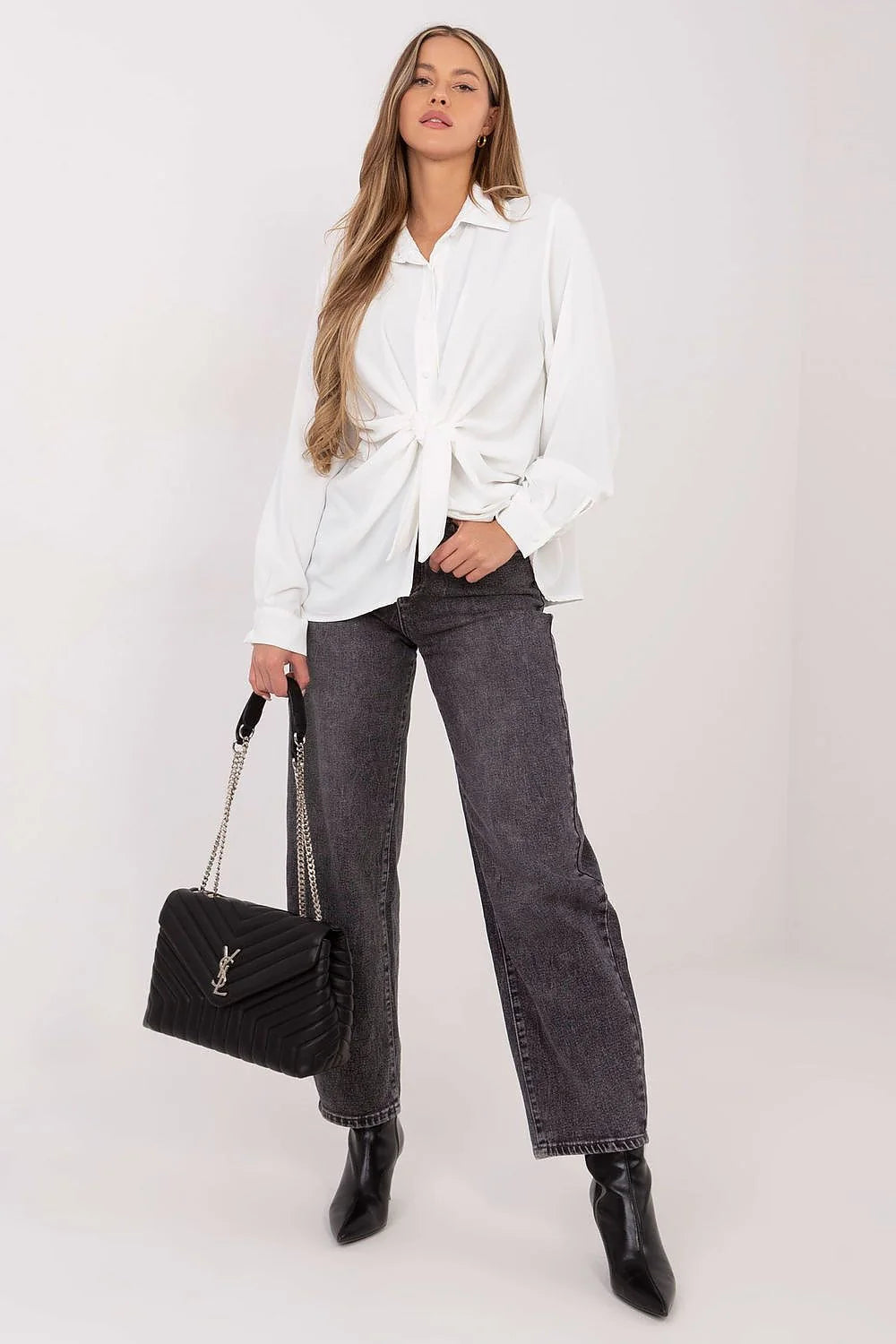 chemise femme blanche polyester légère fluide tombé souple col classique manches longues bouffantes poignets nouée laçage décoratif élégante