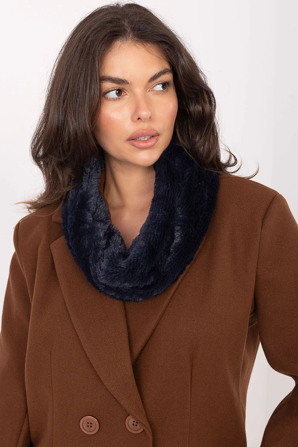 snood col circulaire femme fausse fourrure bleu marine profond pelucheuse dense tubulaire chaud confortable élégant luxueux moelleux universel