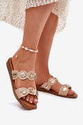 Sandales estivales ouvertes pour femmes cuir synthétique beige clair décoration coquillages talon plat confortable