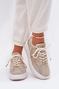 Chaussures de sport modernes pour femmes en éco-suède et mesh, clous dorés, semelle blanche épaisse, look sophistiqué et confortable, style décontracté chic, occasion quotidienne