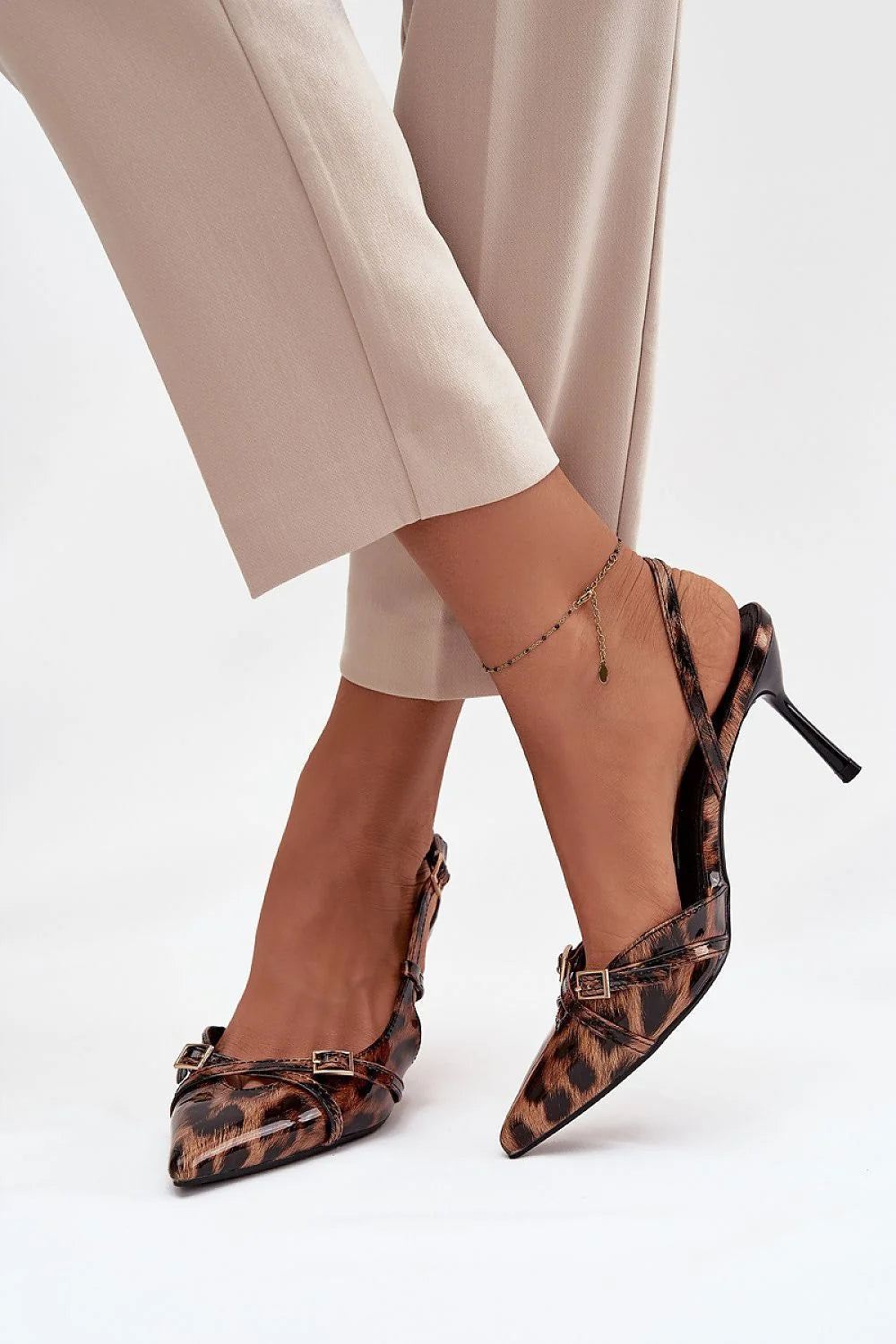 escarpins femme slingback bout pointu talon aiguille 8cm imprimé léopard verni brides croisées boucles dorées réglable simili cuir élégant