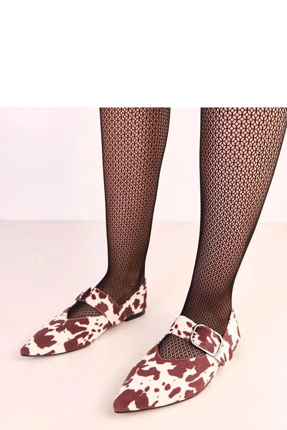 ballerines femme pointues cuir suédé écologique motif vache blanc bordeaux bride boule argentée réglable semelle plate intérieure confort élégantes