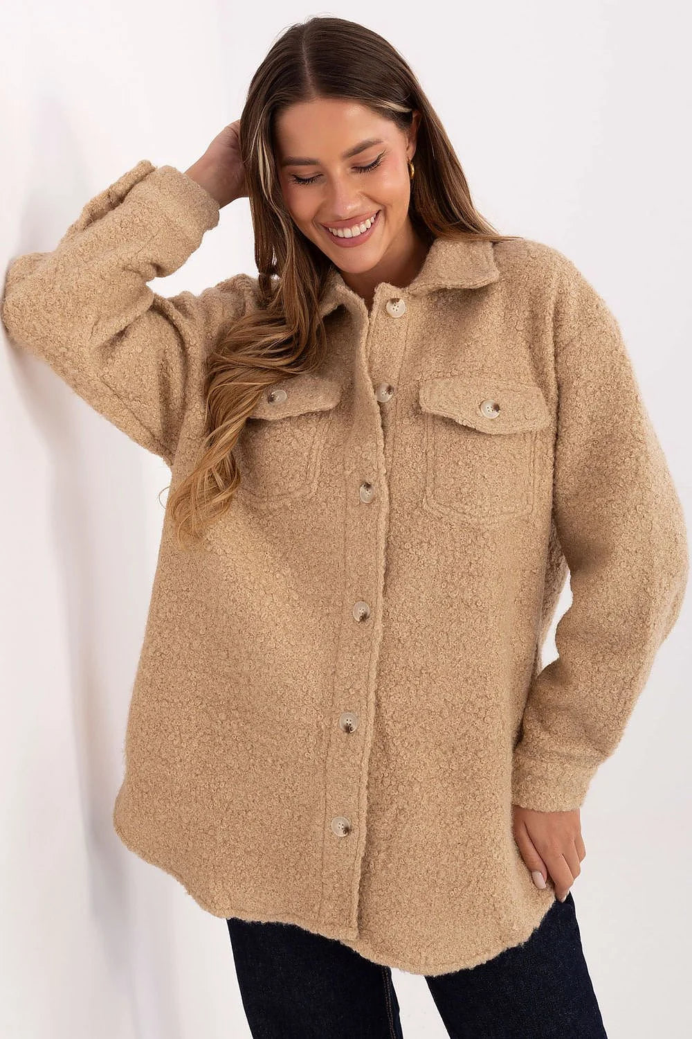 chemise bouclé shacket oversize femme camel mi saison manches longues col classique boutonnée poches poitrine rabat tissu teddy