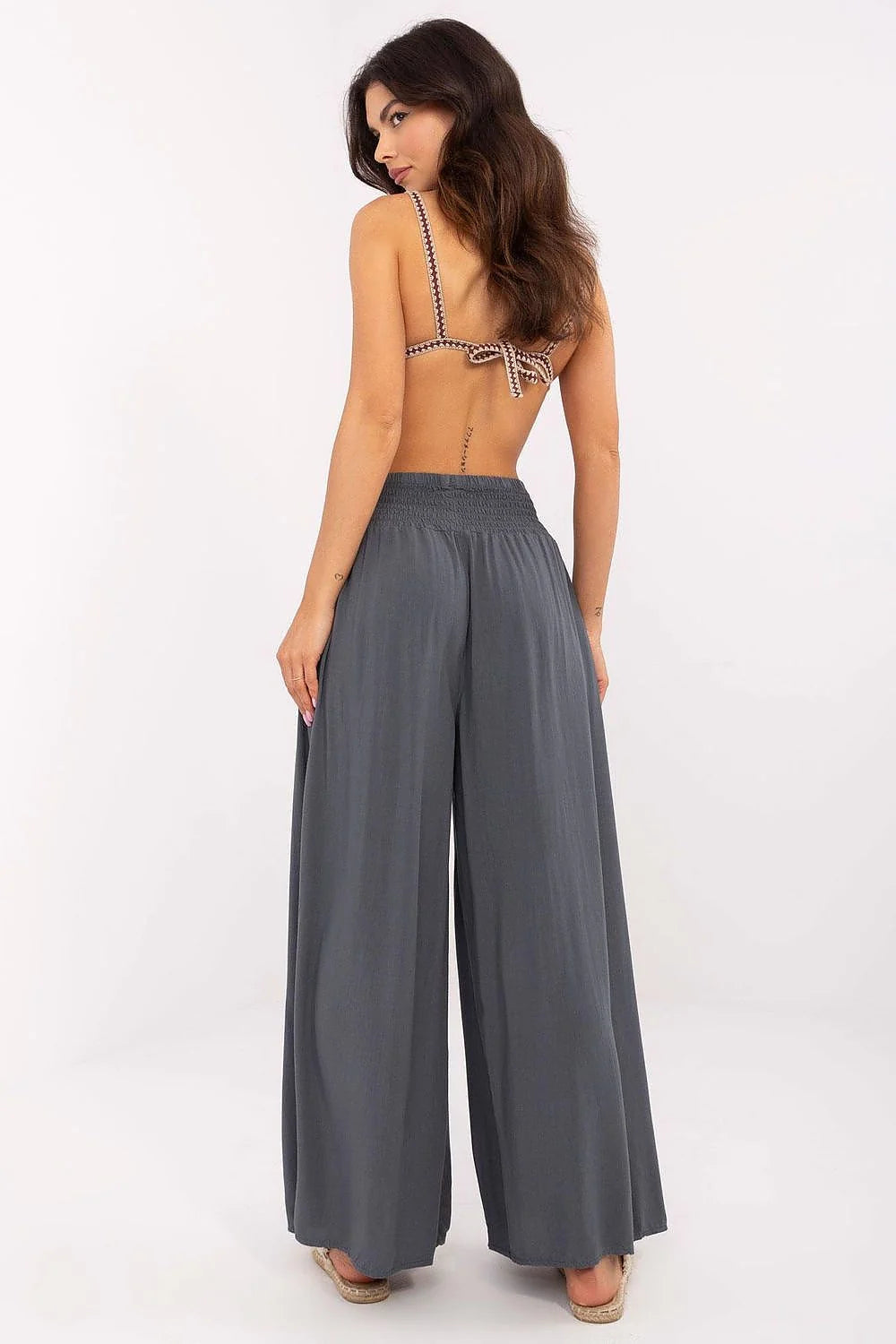 Pantalon ample femme Och Bella coupe large taille hautesarouel viscose gris ardoise bikini top terracotta contrastes été