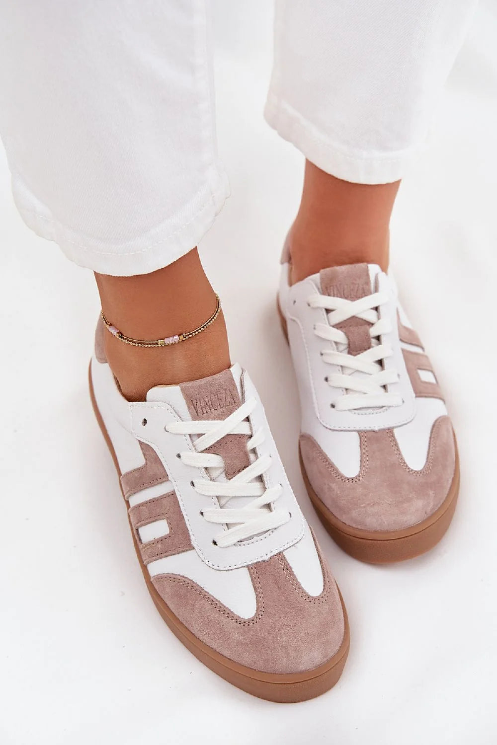 sneakers basses femme Vinceza cuir naturel suédé rose poudré bout arrondi laçage classique semelle camel antidérapante doublure rembourrée confort quotidien
