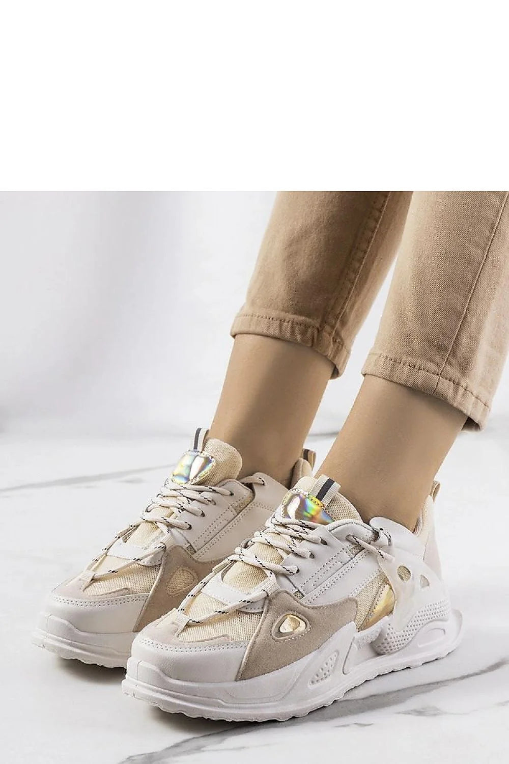 Baskets pour femmes style moderne beige et blanc cuir synthétique mesh semelle caoutchouc confortable lacets réfléchissants occasion quotidienne tendance 2023
