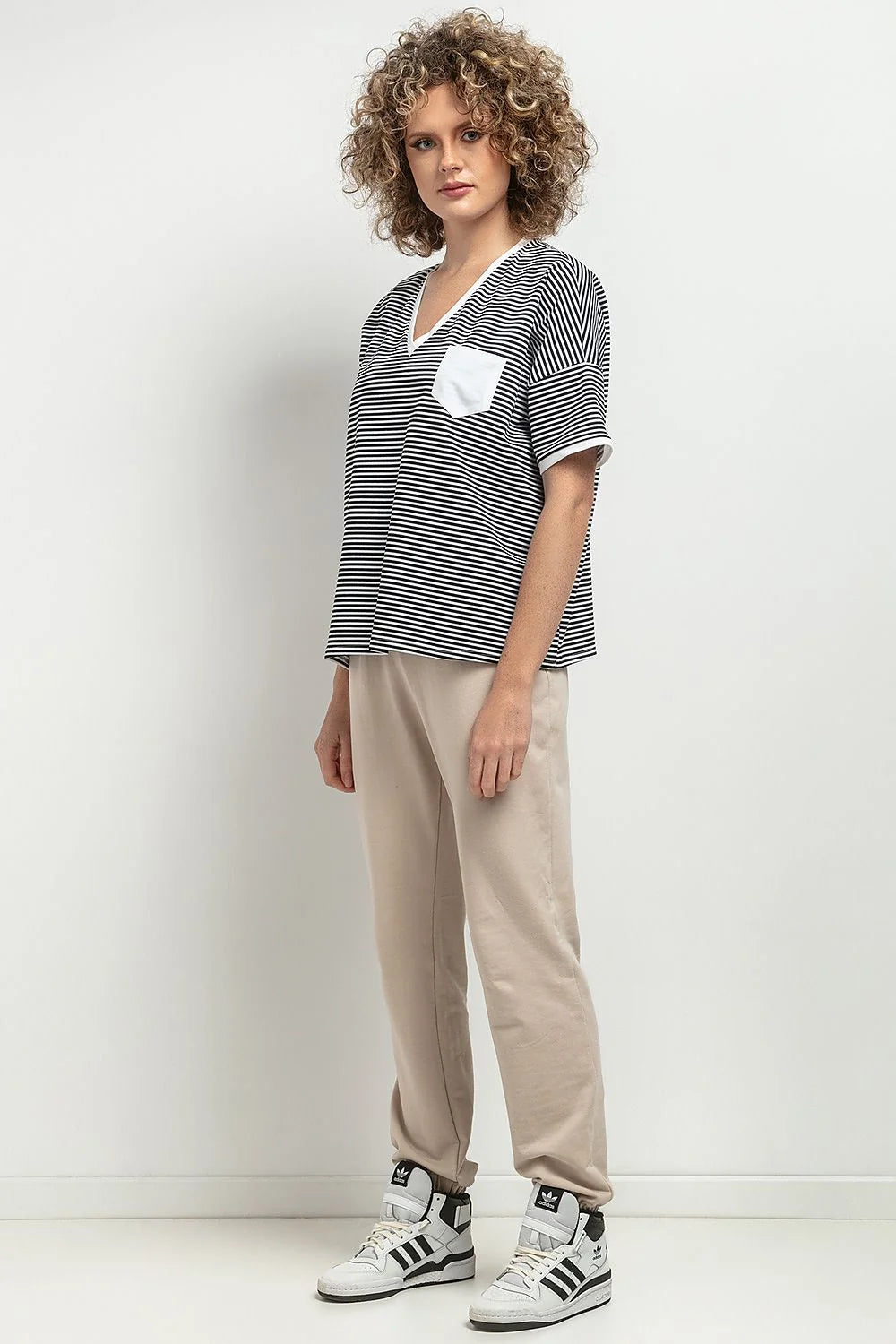 chemisier Tessita rayé noir blanc encolureV manches tombantes oversize maille légère coupe ample plis décoratifs poche poitrine finitions blanches certifiéOEKOTEX