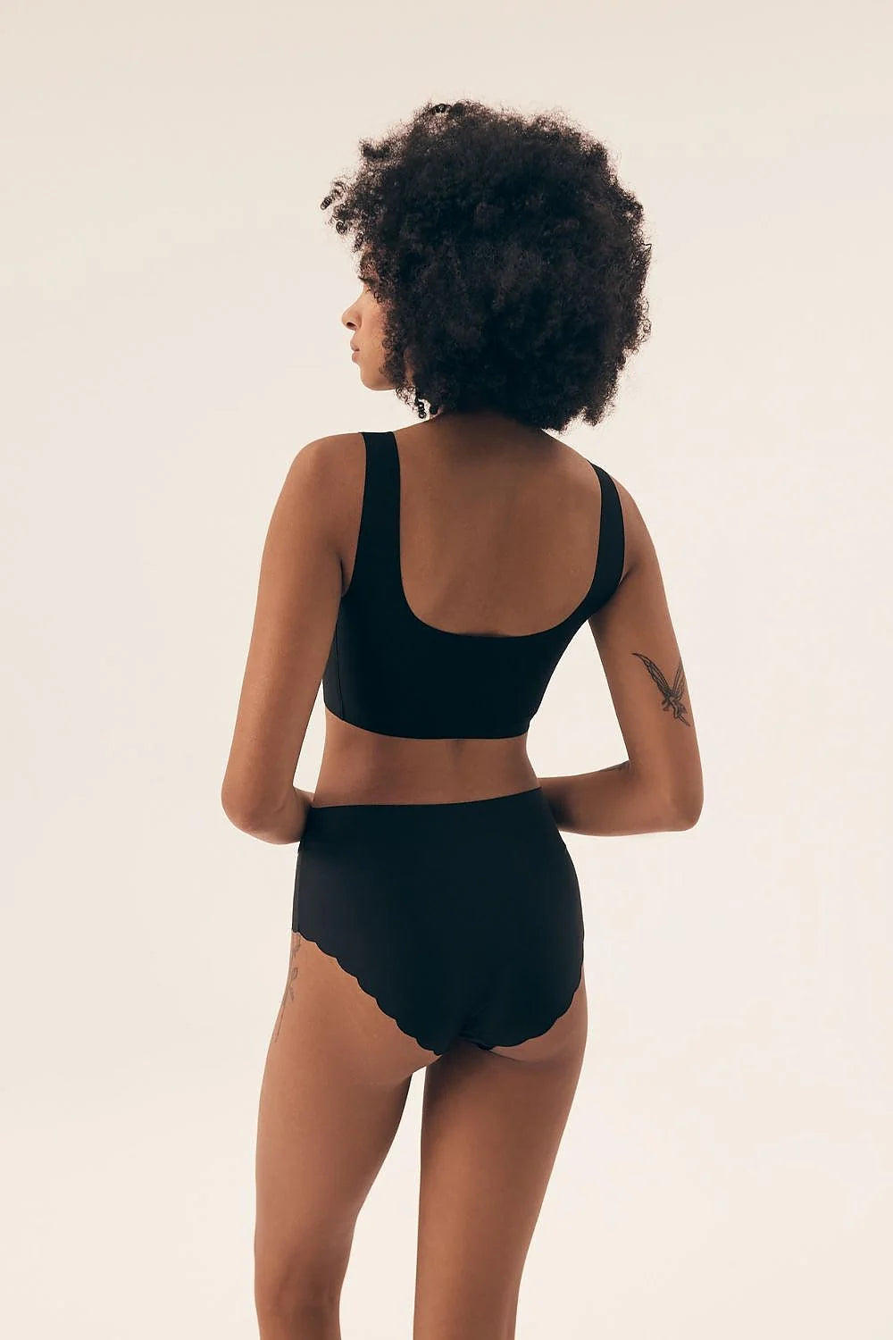 Set de lingerie pour femme élégant sans armature soutien-gorge culotte高 taille noire dentelle matière élastique confort ajustement parfait