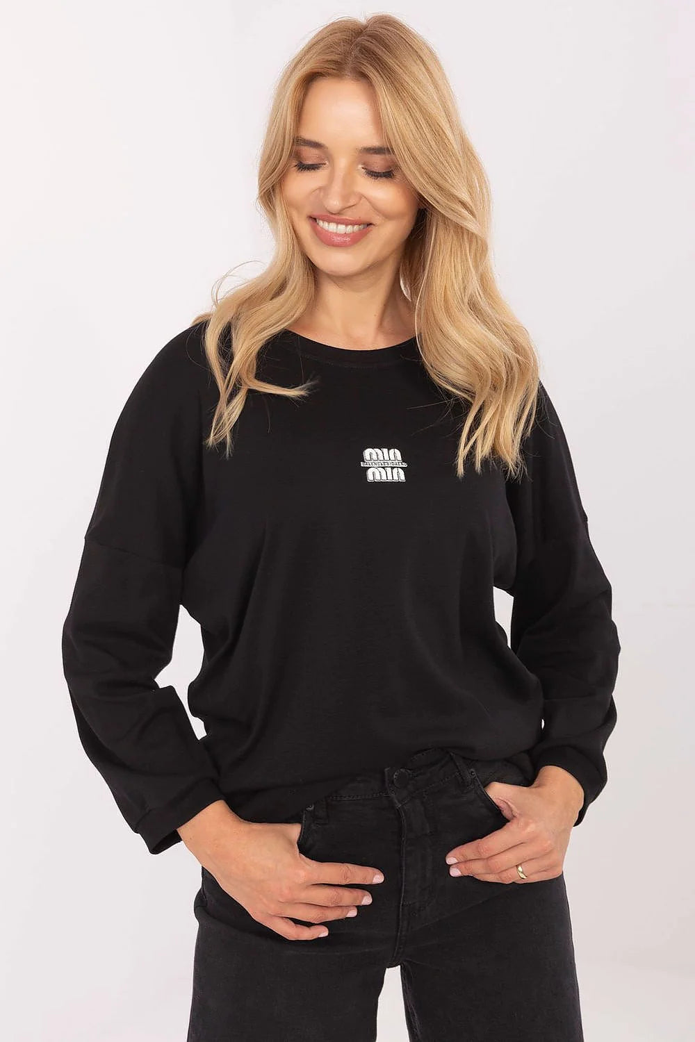 col rond manches longues coupe décontractée oversize noir uni petit logo blanc poitrine côtelés molletonné doux