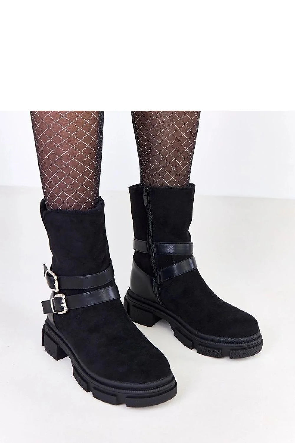 bottines femme suédé noir biker mihaute bout rond semelle plateforme crantée épaisse doublure fourrure boucles métalliques réglables zippée