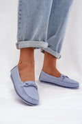 mocassins femme lavande pâle cuir naturel similicuir bout arrondi surpiqûres mors métallique bride décorative semelle caoutchouc crantée antidérapante talon plat