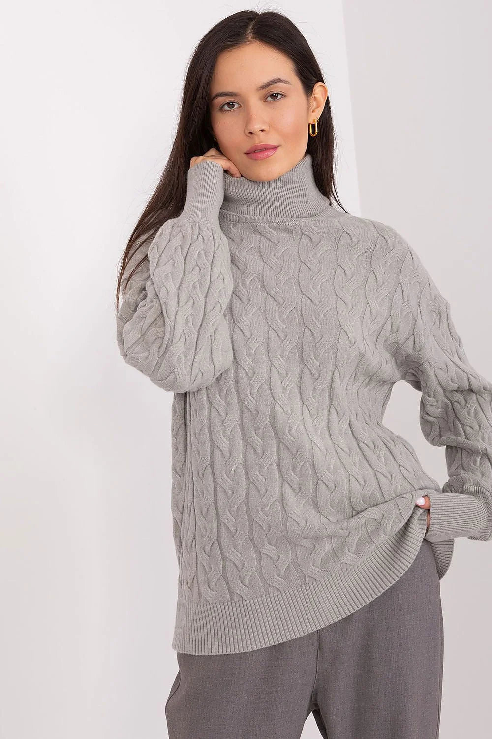 Pull col roulé femme motif torsadé tricot irlandais manches longues finitions côtelées gris clair