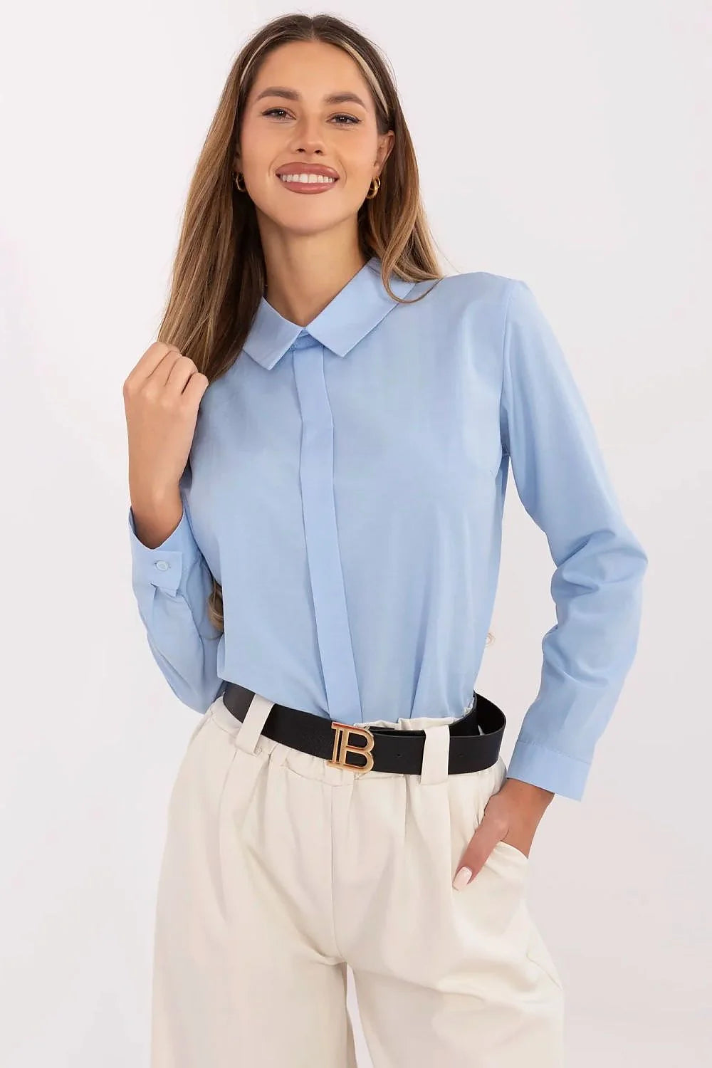 Chemisier Lakerta en coton bleu clair élégant coupe classique manches longues boutonnées chemise col高 waist jupe crème ceinture dorée