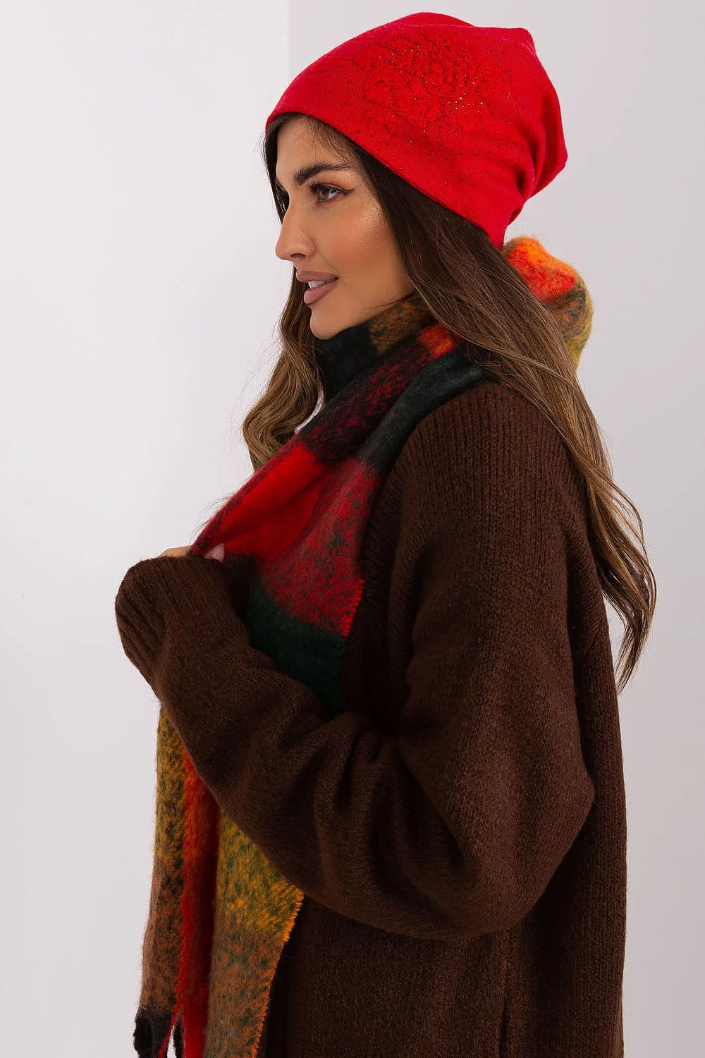 Bonnet d'hiver en cachemire pour femme, style classique, strass, acrylique 50%, coton 30%, cachemire 20%, couleur rouge vif, motifs discrets, élégance et confort
