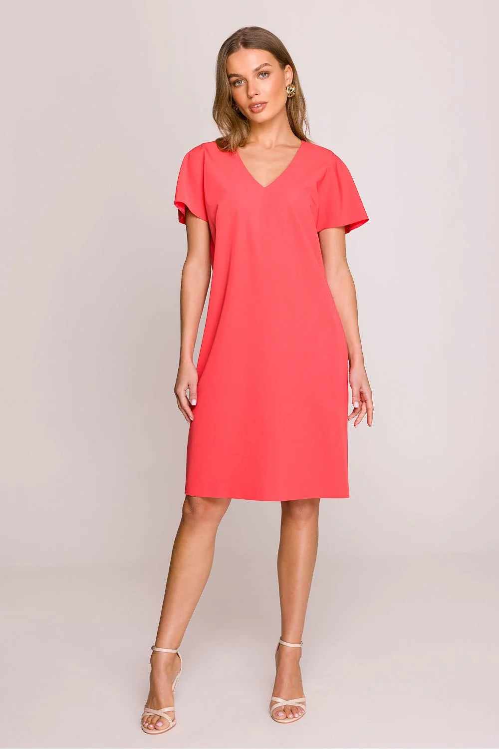 Robe femme style classique coupe ample décolleté V manches courtes couleur corail matériau léger confort