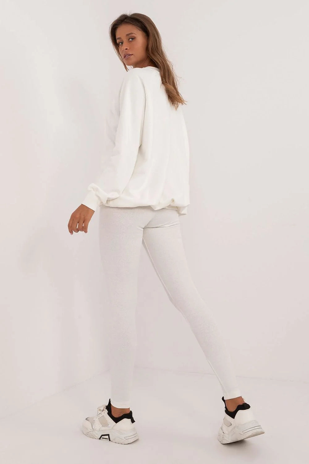 ensemble féminin sweatshirt oversize molleton manches longues col rond crâne embossé leggings côtelé taille haute blanc