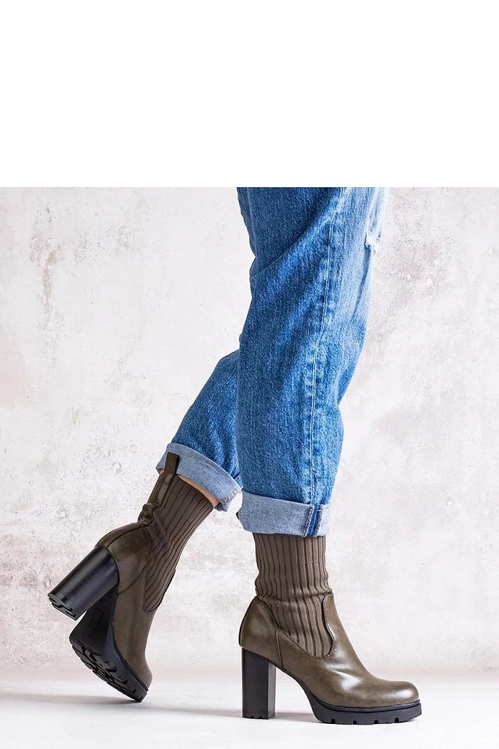 bottes talon bloc cuir écologique kaki tige côtelée extensible montante mollet bout rond semelle caoutchouc crantée plateau cubain confortable élégante