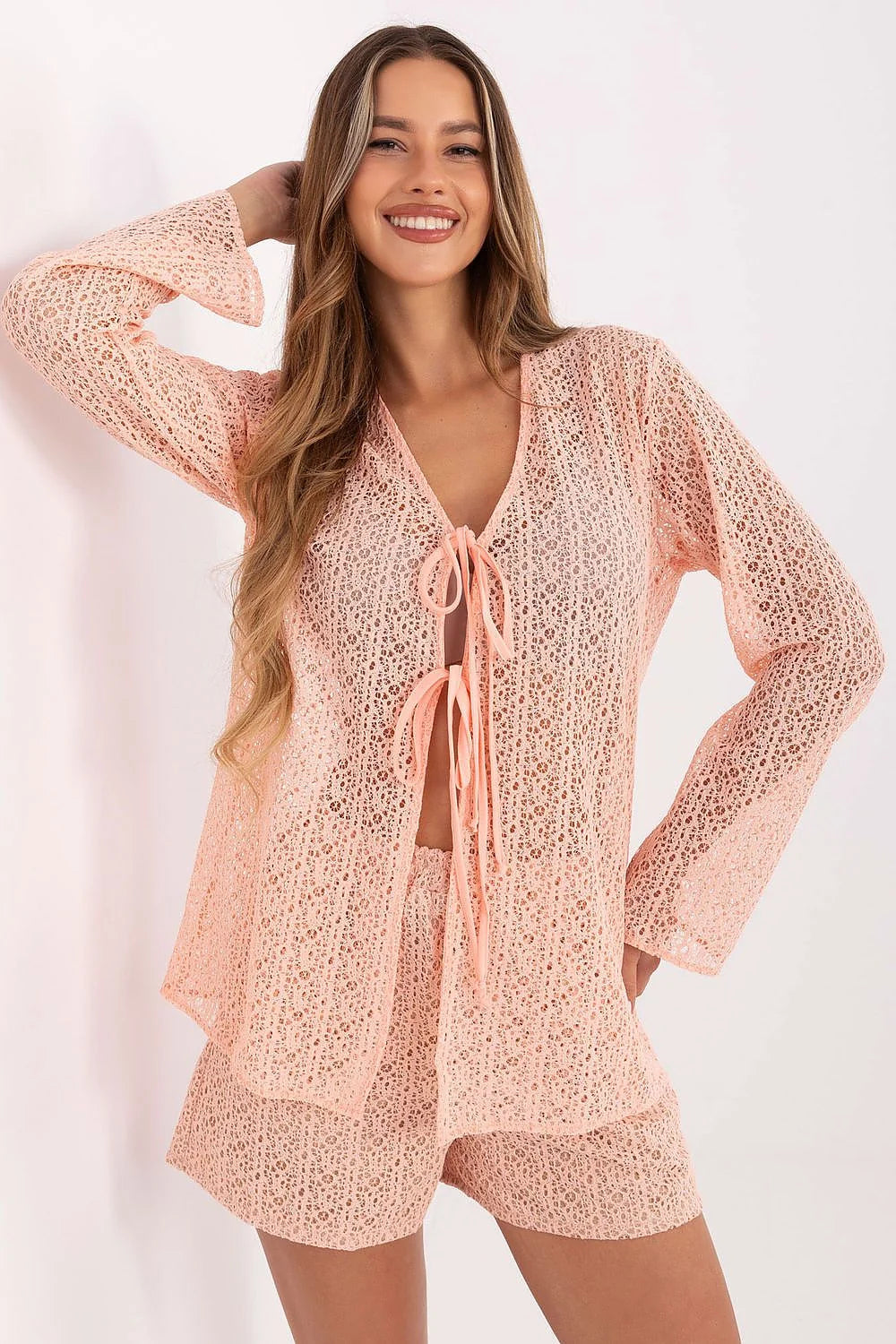 ensemble féminin dentelle ajourée rose pêche chemise manches longues tunique nouée liens short taille élastique ample légère bohème estivale romantique