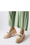 Moccasins femmes design moderne élégant beige clair semelle épaisse chaîne métal doré en cuir confortable