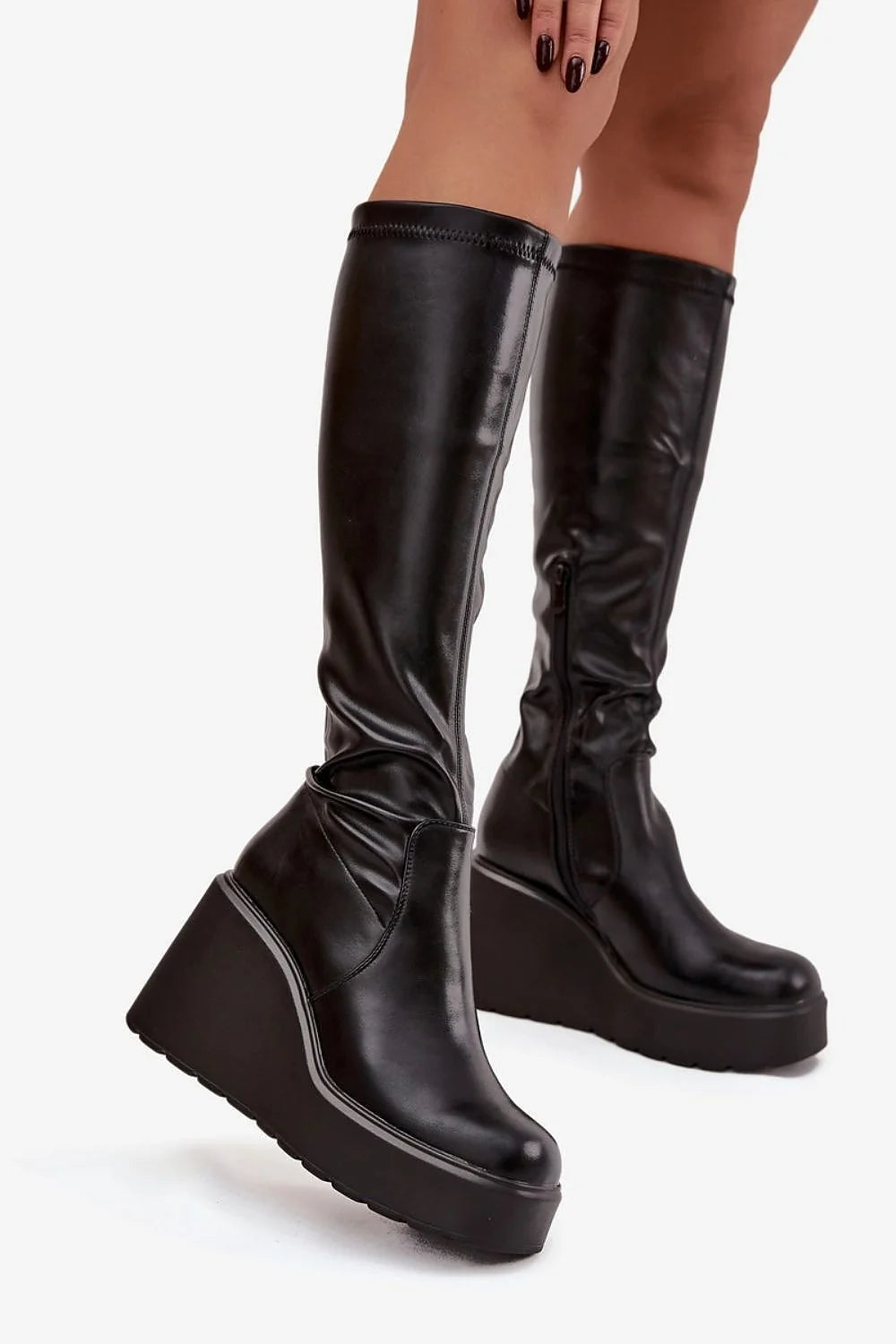 cuissardes bottes noir similicuir tigehaute boutarrondi froncecheville fermetureeclair taloncompense plateforme semellecrantee allureaffinante confortable stable urbaine minimaliste contemporaine tendance