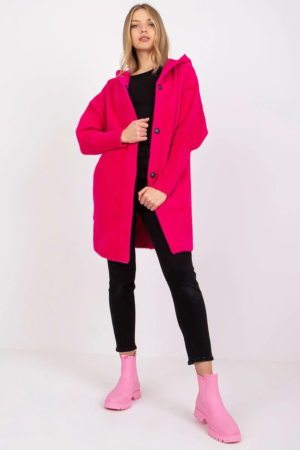 cape capuche fuchsia laine angora viscose polyester mélange oversize coupe manches longues mi cuisses asymétrique ouverture frontale moelleuse