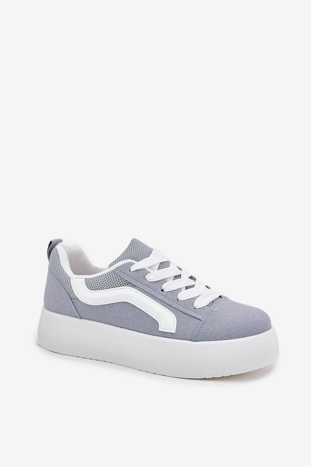 Chaussures de sport pour femmes en suédine éco-responsable style moderne urban comfort baskets grises et blanches
