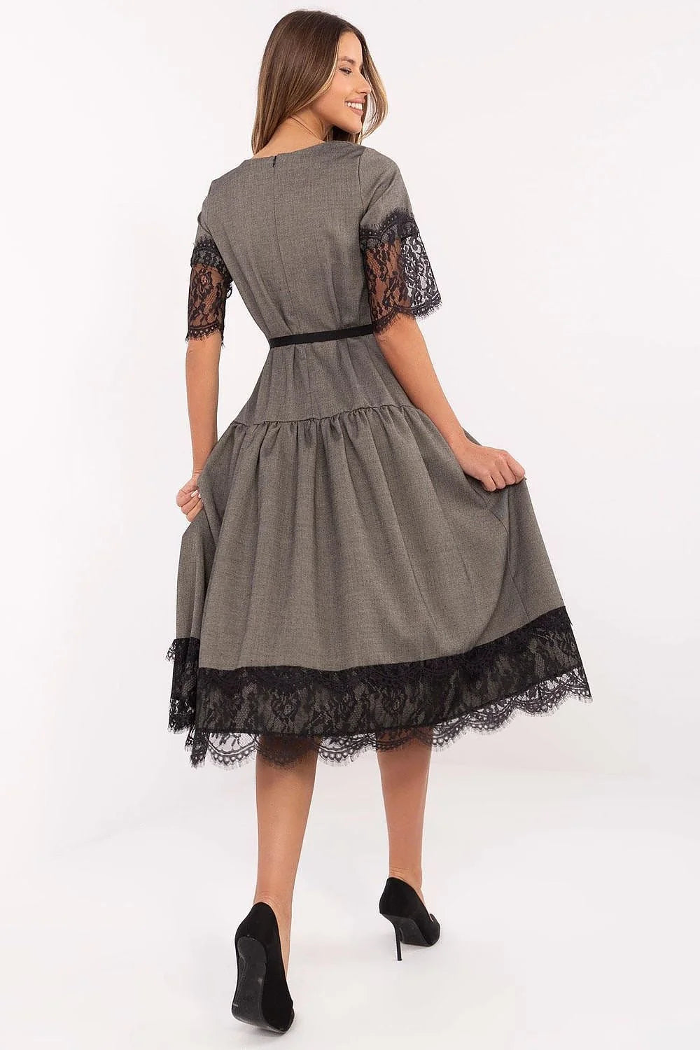 Robe de cocktail élégante coupe évasée longueur midi manches dentelle noire ceinture taille ajustable femme