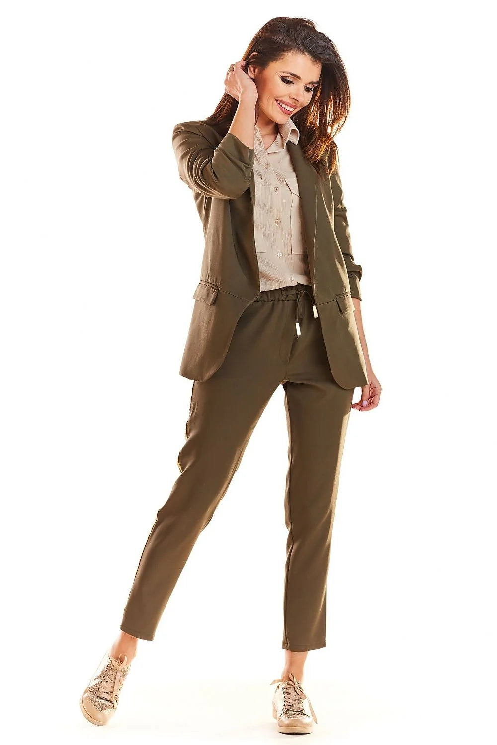 Ensemble blazer pantalon femme kaki beige élégant décontracté confort moderne travail sortie casual chic