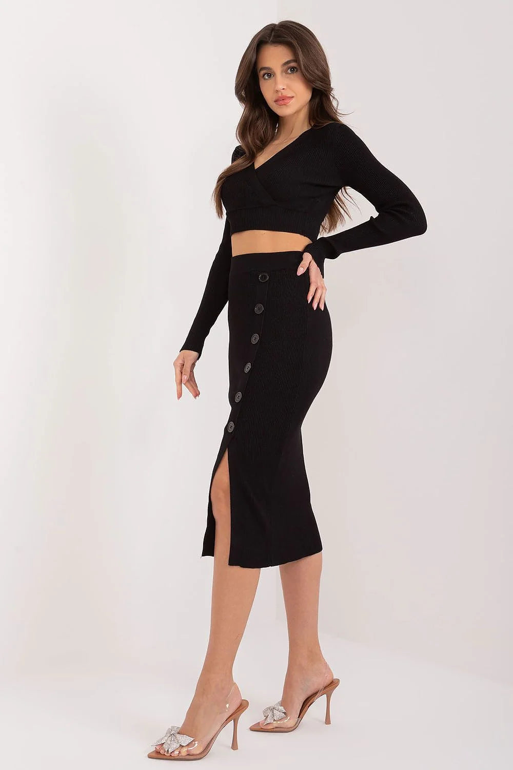 Ensemble féminin coordonné crop top manches longues jupe midi maille noire élastique fermeture boutons femmes
