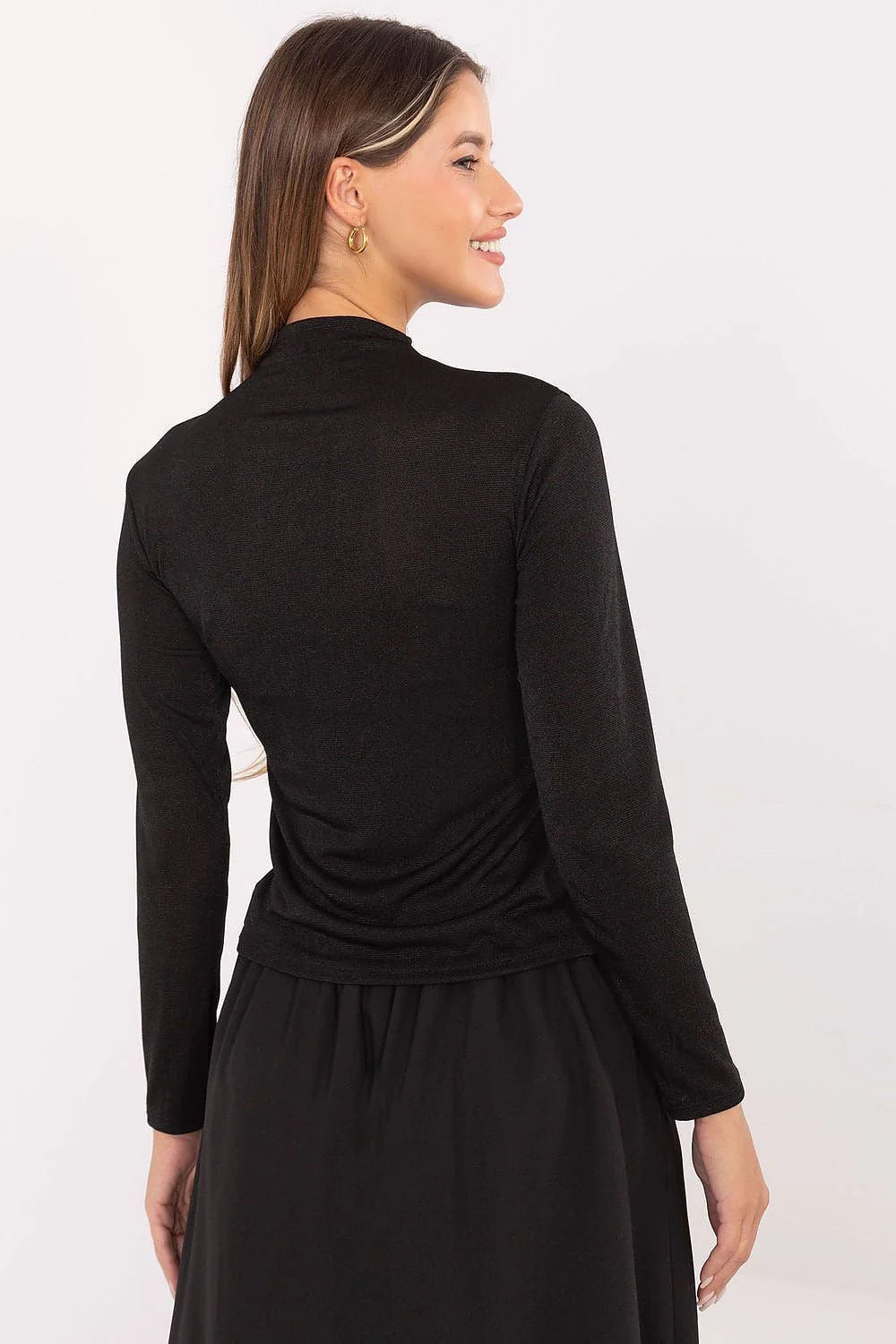 chemisier ajusté femme col roulé manches longues maille fine noire légèrement brillante extensible douce cintrée