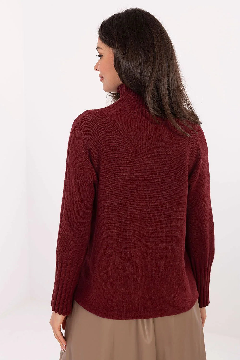 pull femme col montant bordeaux maille douce extensible manches longues épaules tombantes poignets côtelés coupe légèrement oversize longueur hanche polyvalent